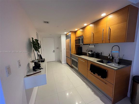 3rd image of 465 Brickell Ave APT 804