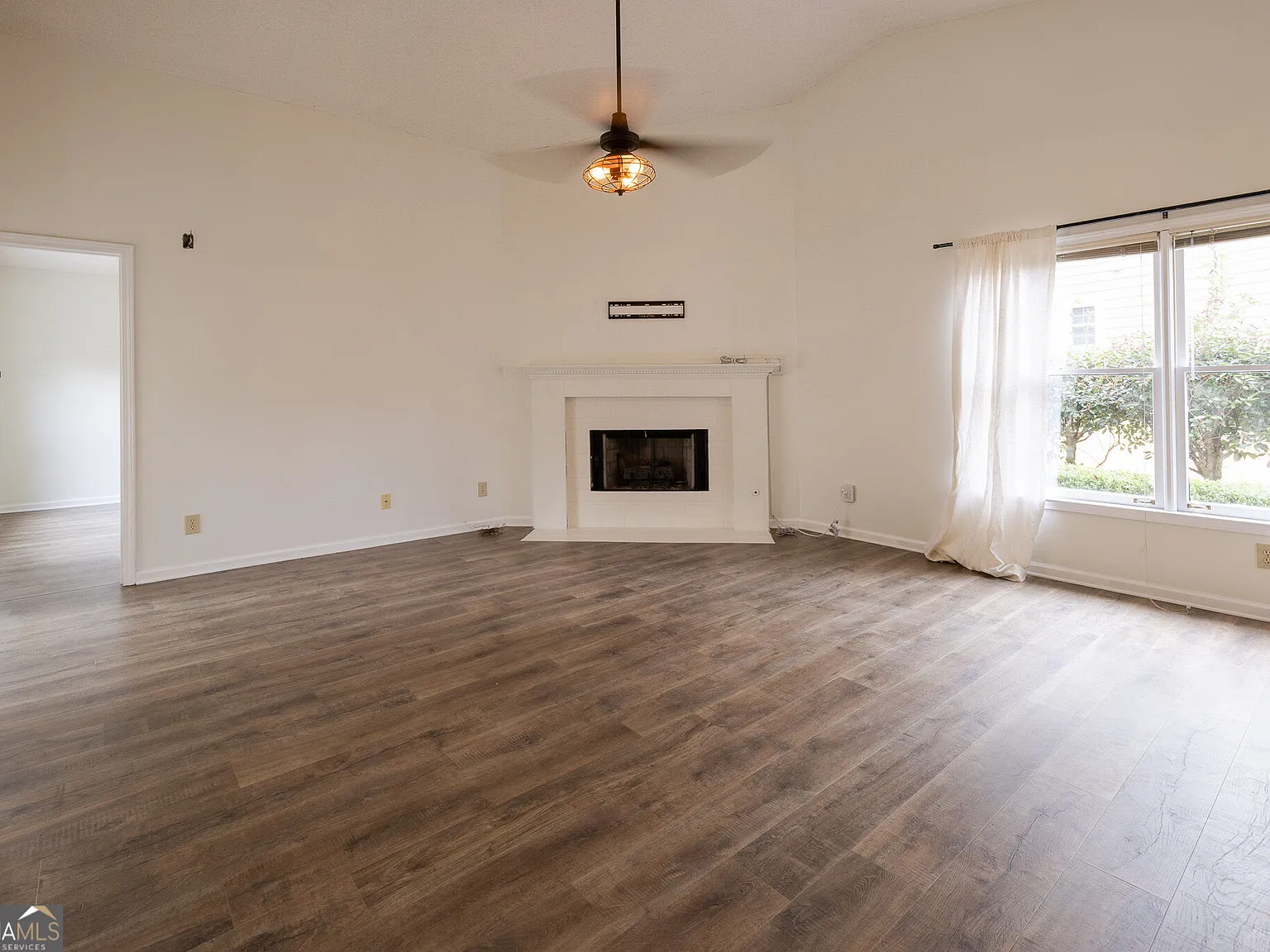 3 bed, 3.0 bath, 1570 sqft, $2,500 — Photo 4