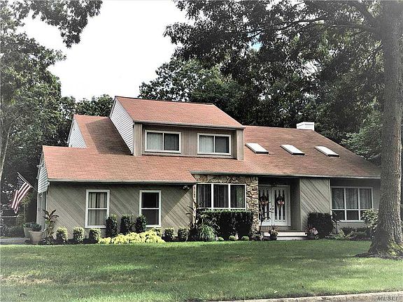 2nd image of 10 Hampton Dr