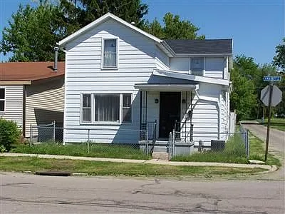 674 E Market St photo 1