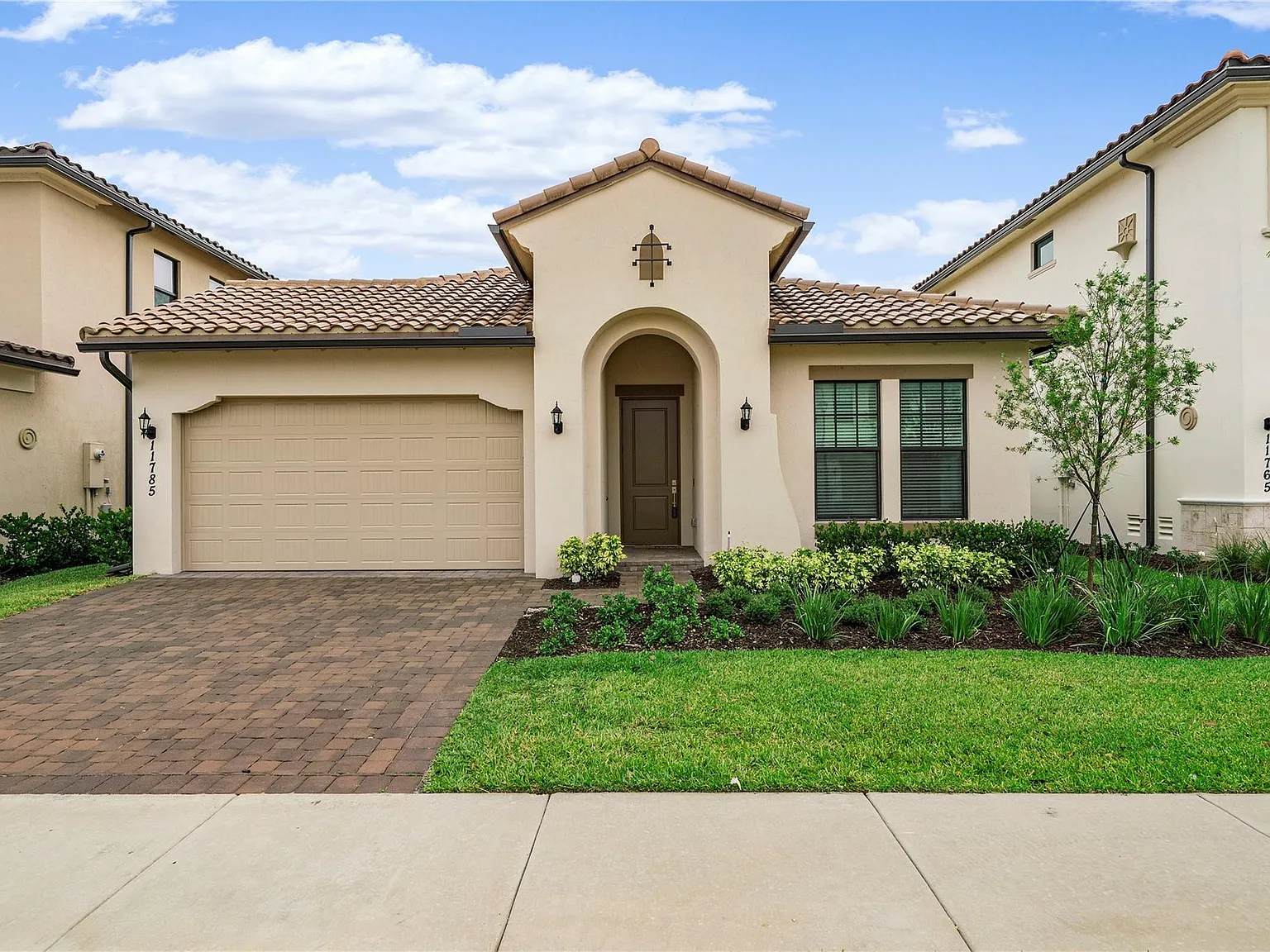 4 bed, 3.5 bath, 2287 sqft, $6,100 — Photo 2