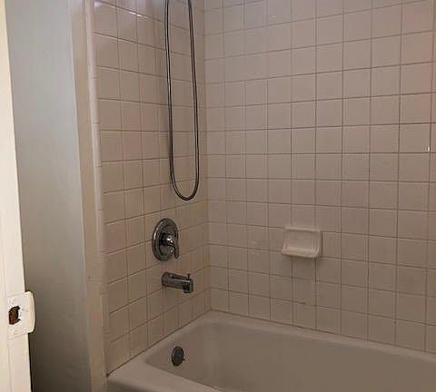 Main Bathroom shower and tub