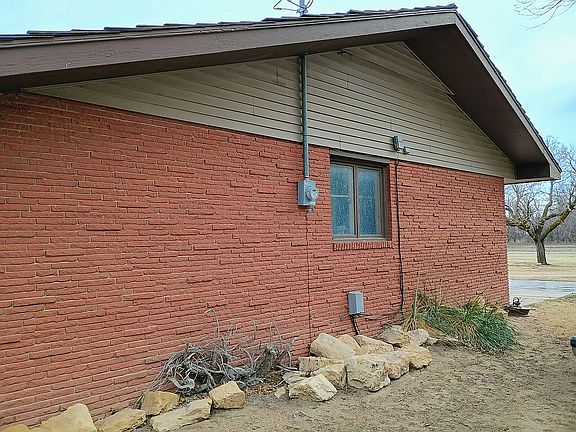 2nd image of 616 W 1st St