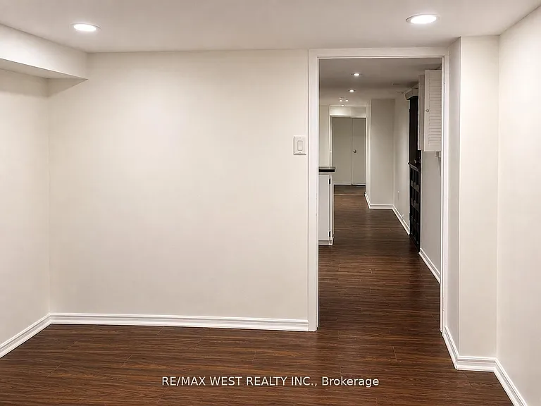 84 Mackenzie Cres #BASEMENT — Photo 14