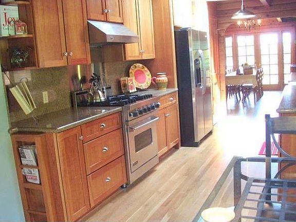 kitchen has Viking Range