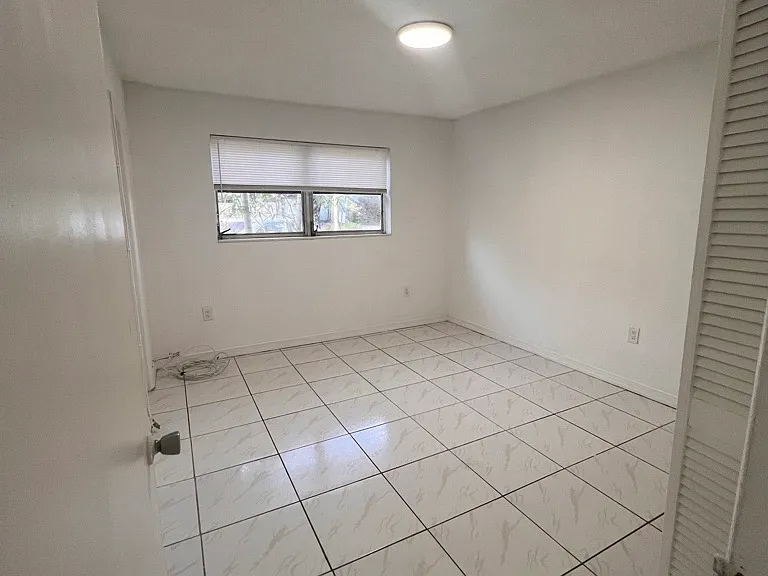 520 NE 38th St #6 — Photo 13
