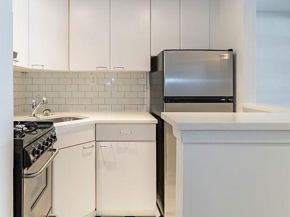 4th image of 27 W 16th St APT 6A