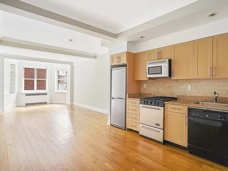 20 Park Ave #9G — Photo 4