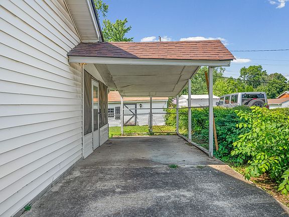 3rd image of 19 Gino Dr