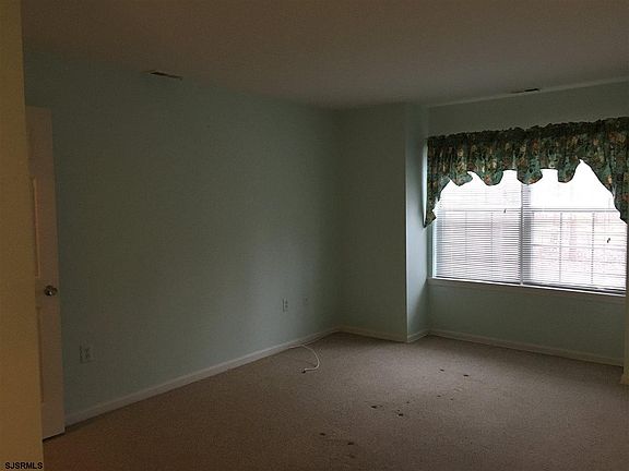4th image of 92 Trotters Ln #92