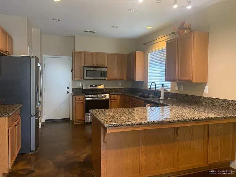 1011 Thoma Ln — Photo 10