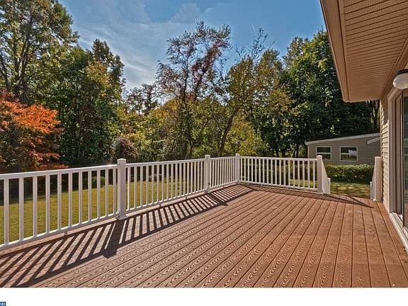 3rd image of 35 Kenwood Dr