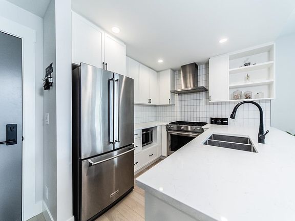 2nd image of 22265 Dewdney Trunk Rd #308