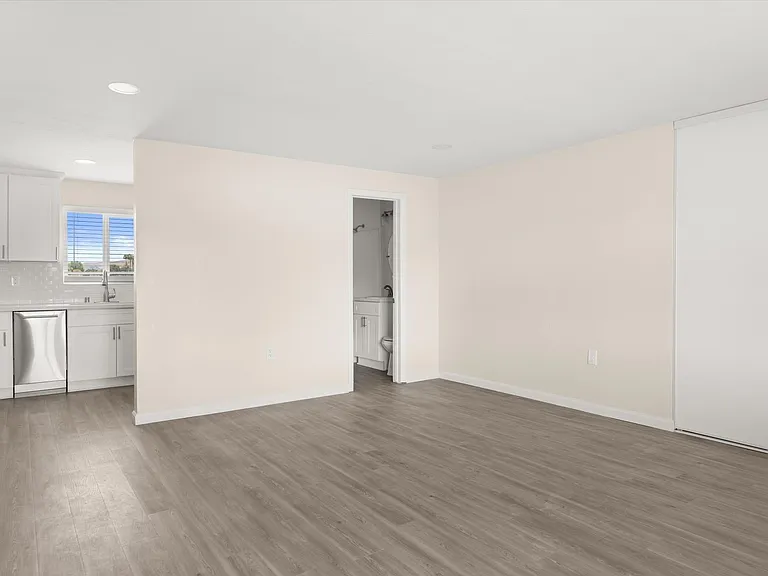 Tyler Arms Apartments - Riverside, CA — Photo 29
