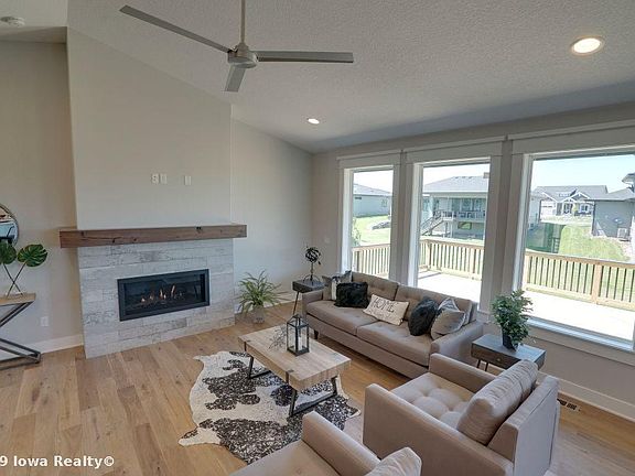 3rd image of 9153 Yarrow Ct