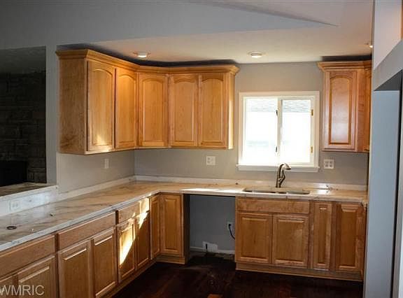 3rd image of 712 Park Shore Dr