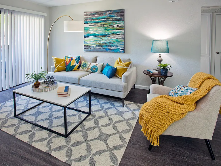 Club Pacifica Apartments — Photo 14