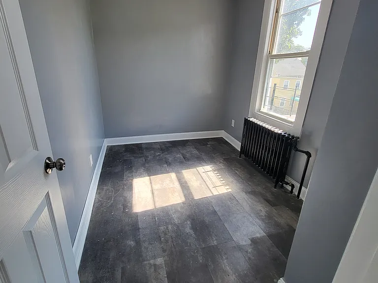 132 Oliver Ave #3R — Photo 5