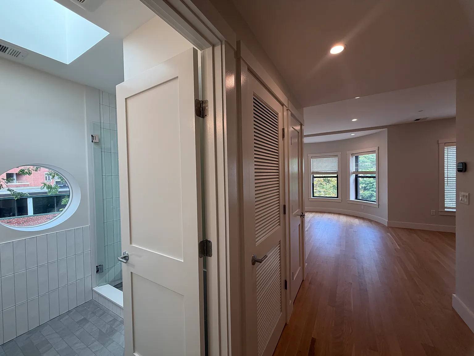 2 bed, $4,000 — Photo 3