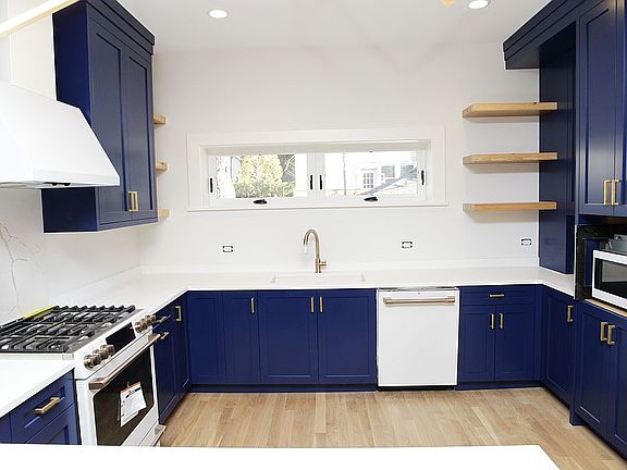 3rd image of 1128 W Fullerton Ave #Ch