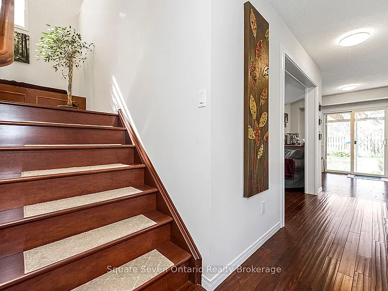 635 Commonwealth Cres — Photo 15