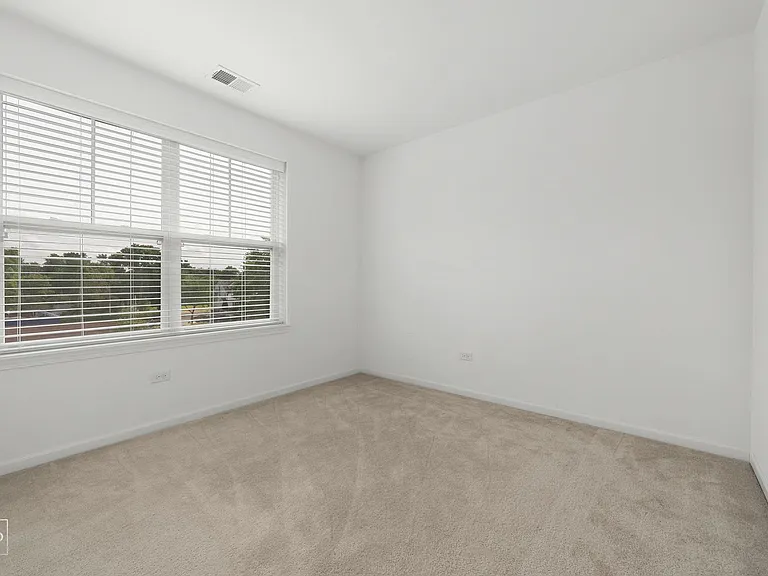 821 W Chase Ln — Photo 22
