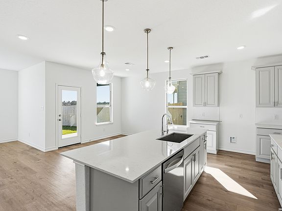 3rd image of 442 Nightingale Avenue
