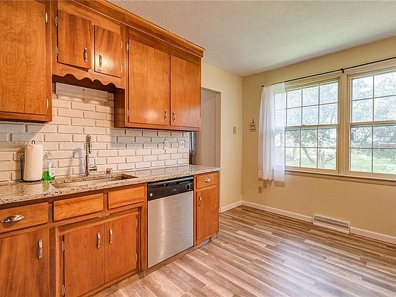 3rd image of 4610 Brookhill Dr N
