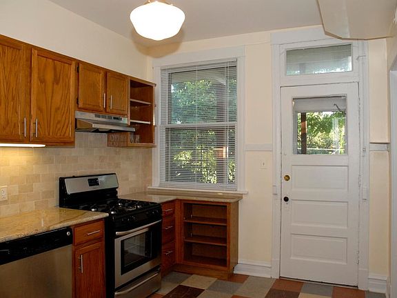 2nd image of 1409 W Belle Plaine Ave #2W
