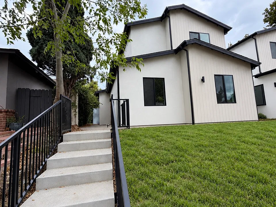 13205 Aetna St