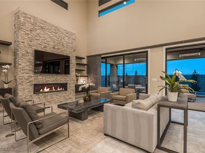18 Garden Rain Dr, Las Vegas, NV, 89135