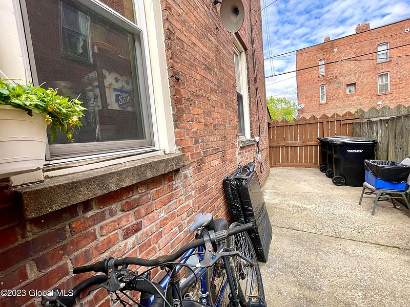 5th image of 90 Jefferson Street