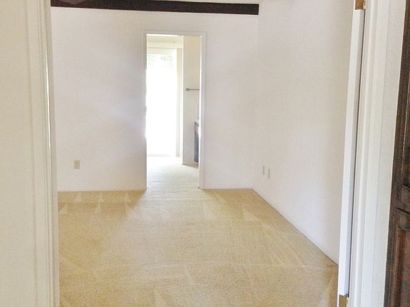 3rd image of 744 W Victor Ave