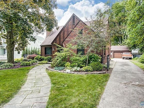 2nd image of 2339 Densmore Dr