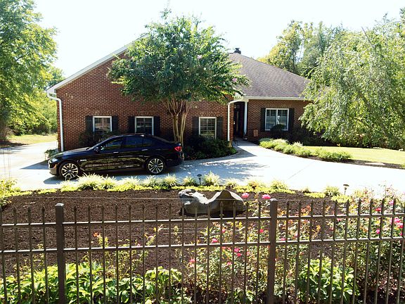 4th image of 210 Lakeview Cove Dr