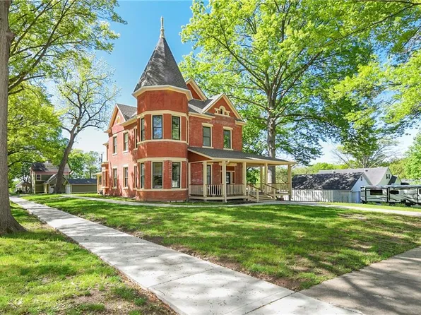 301 Elm St, Leavenworth, KS 66048