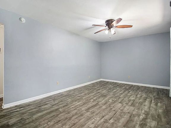 3rd image of 20730 Louise Ln