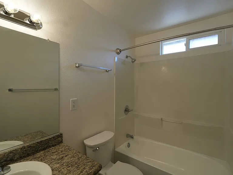 5157-5205 1/2 Santa Ana St — Photo 15