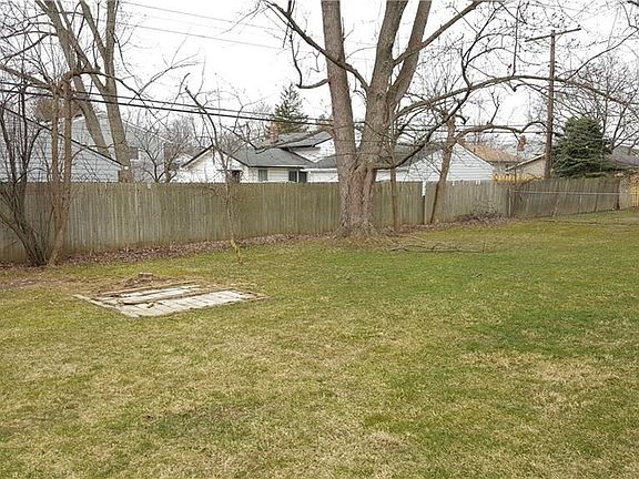 4th image of 5584 Meadow Ln