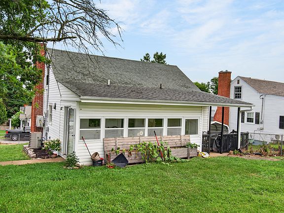 4th image of 734 Maple Ave