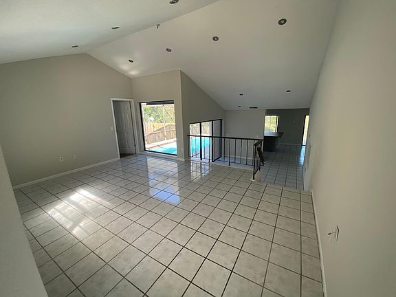 3rd image of 3988 Orchard Hill Cir
