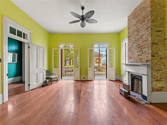 3rd image of 907 Montegut St