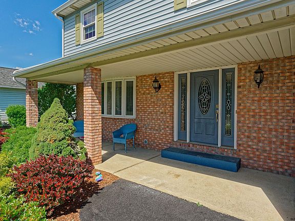 4th image of 22 Maria Dr
