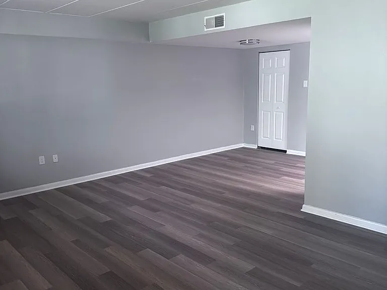 Valley Brook Apartments — Photo 15