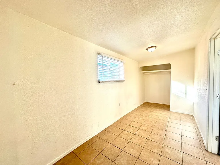 Studios and 1 bedrooms that include all utilities! Off Street Parking and Tile Flooring! — Photo 12