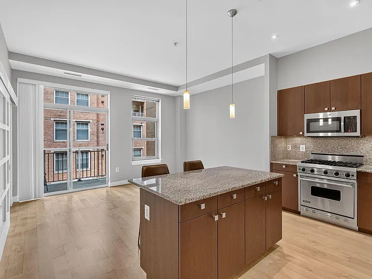 2425 L St NW #421 — Photo 6