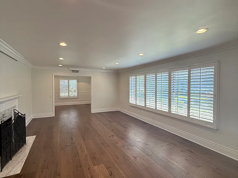 1348 Hollydale Dr — Photo 5