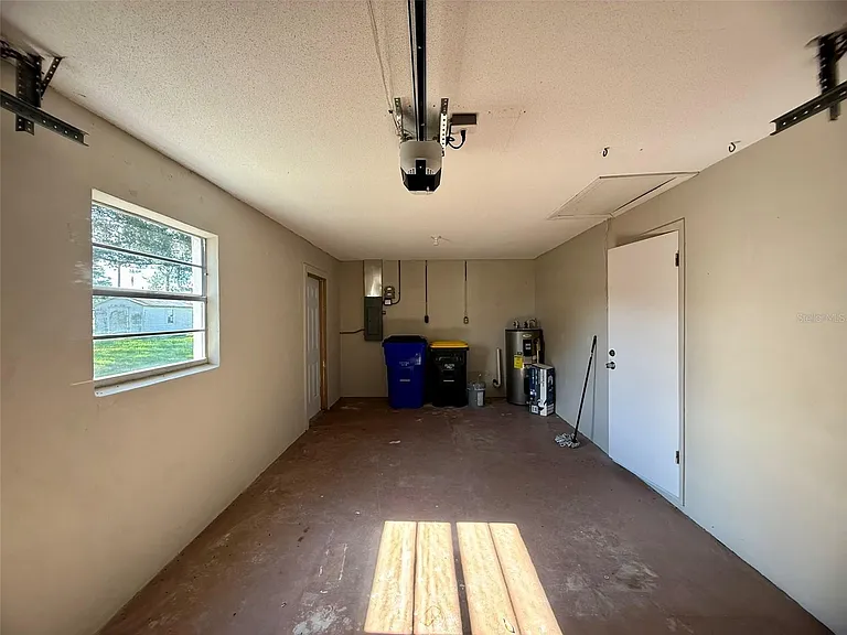 131 Sparrow Ave — Photo 25