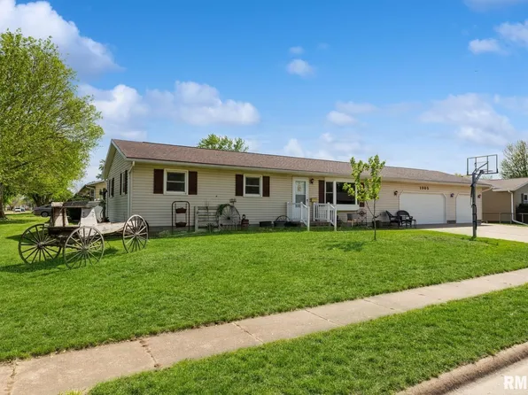 1005 15th Pl, Camanche, IA 52730