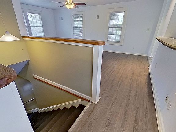 4th image of 2210 Myra St APT 3
